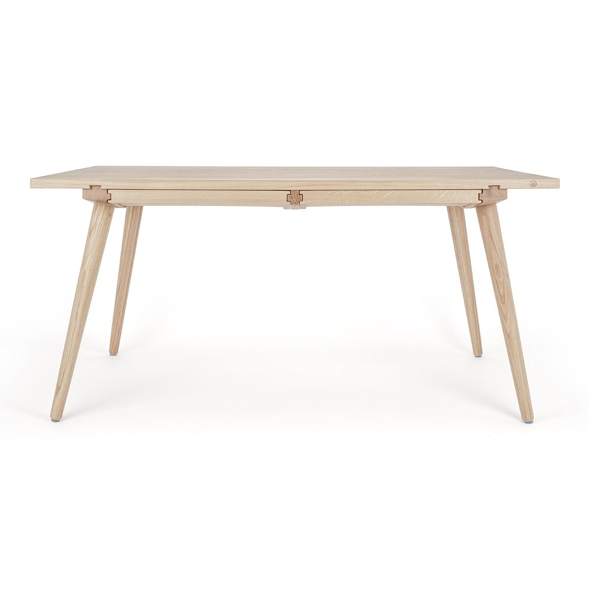 Table classique et intemporelle en chêne avec tiroirs « Nikklas » au look naturel